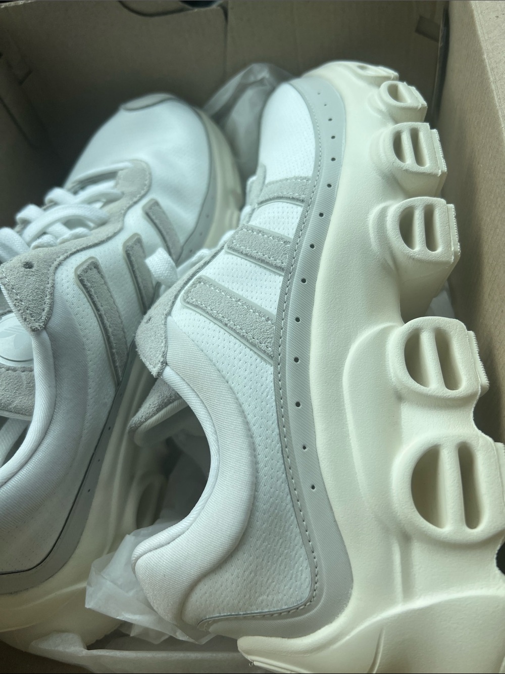 adidas White and Gray Low-Top Sneaker (Men's US 8½)